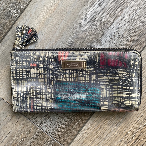 Tumi Handbags - Tumi Zipper Wallet